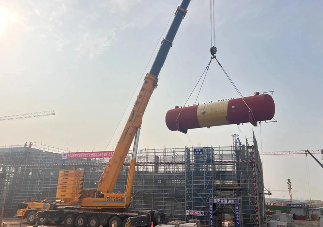 首臺(tái)大型設(shè)備“落戶”，氯堿新能源項(xiàng)目吹響工程設(shè)備安裝新號(hào)角！